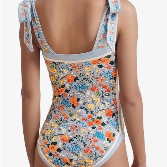 Floral and Botanical Print One Piece Swimsuit
REVERSIBLE - Picture 6 of 12